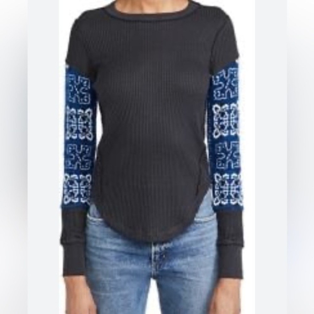 We The Free gray thermal with blue/black & white knit long sleeves top size XS